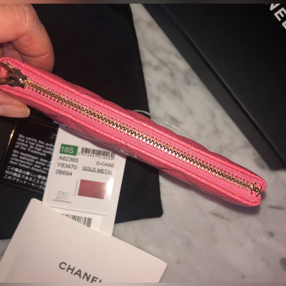 Chanel Pink Caviar O Case - Picture 7 of 8